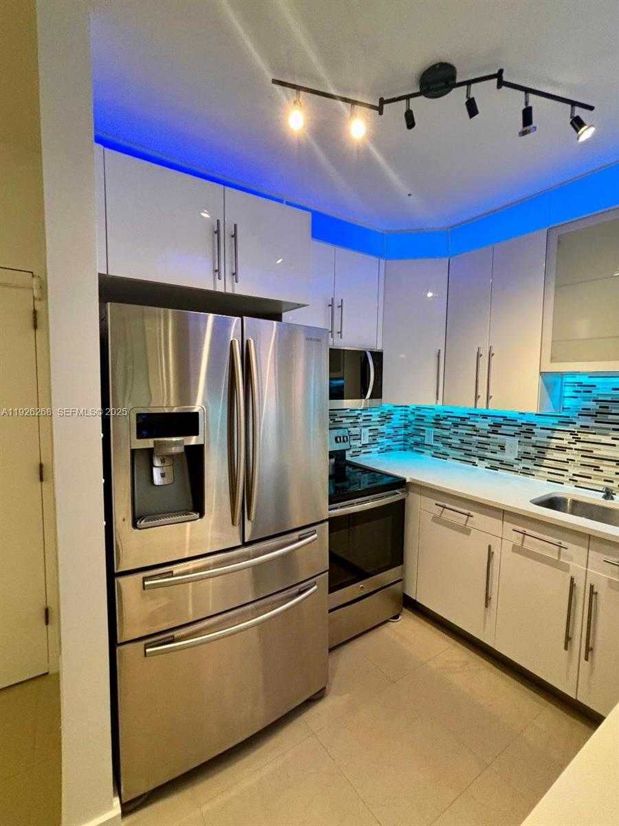 Small Image of 7441 WAYNE AVE #1R, Miami Beach Number 2