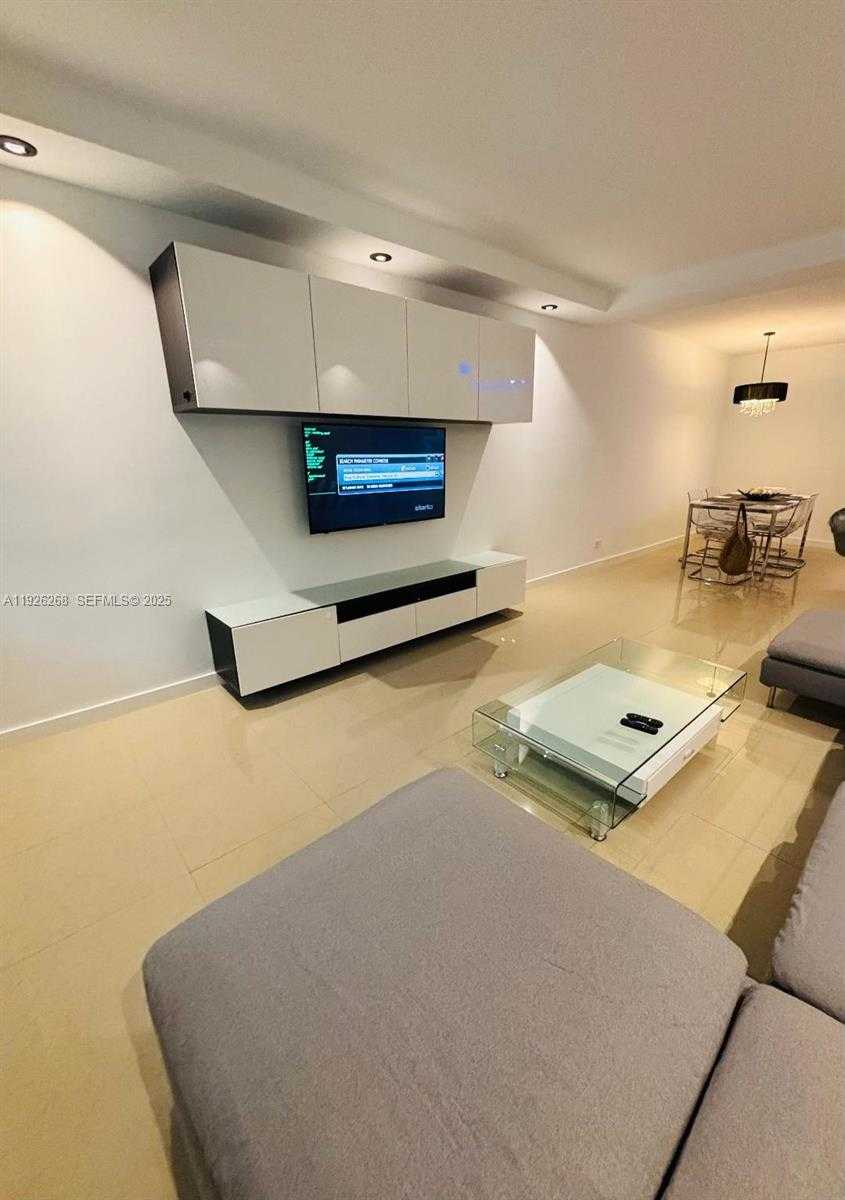 Small Image of 7441 WAYNE AVE #1R, Miami Beach Number 21