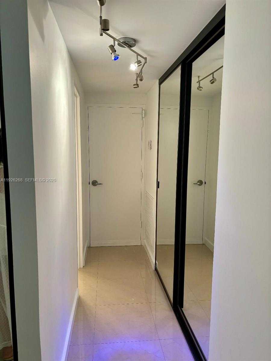 Small Image of 7441 WAYNE AVE #1R, Miami Beach Number 25
