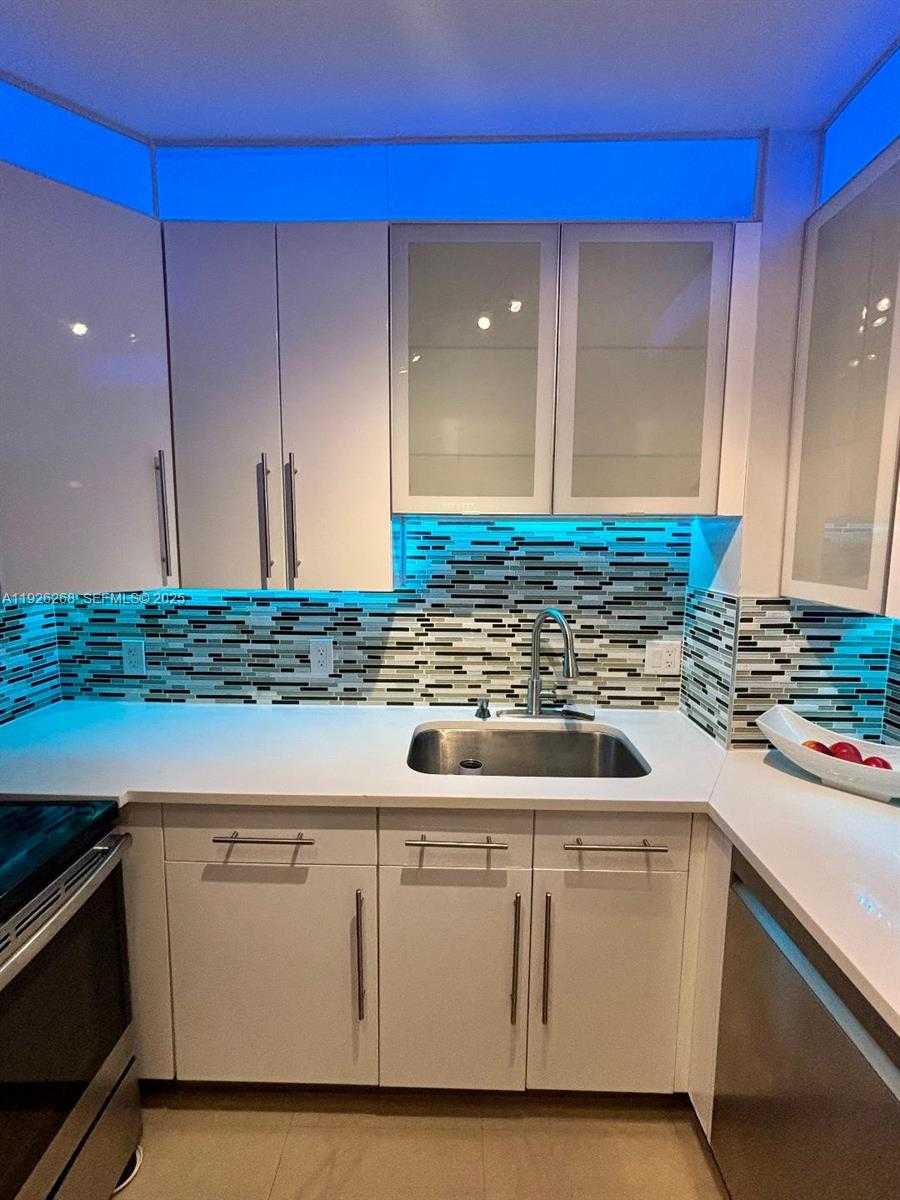 Small Image of 7441 WAYNE AVE #1R, Miami Beach Number 5