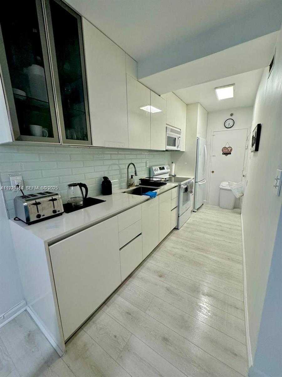 Small Image of 100 LINCOLN RD #430, Miami Beach Number 6