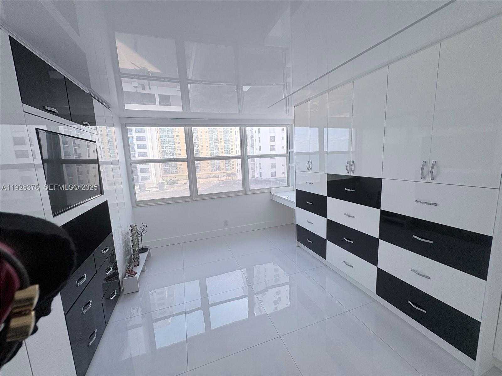 Imagen de Pequeño Objeto