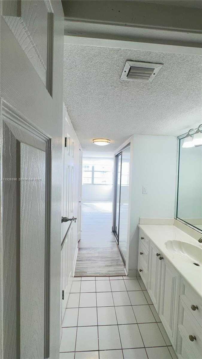Small Image of 18061 BISCAYNE BLVD #1203, Aventura Number 16
