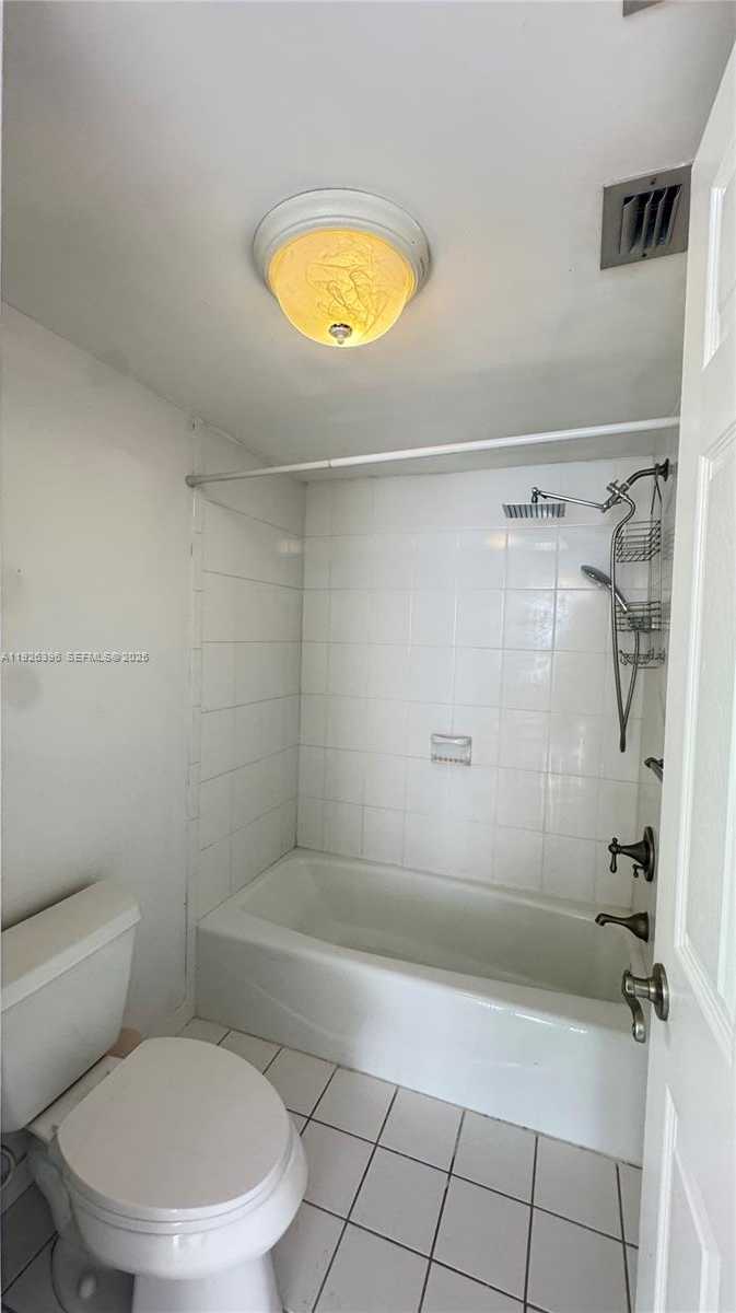 Small Image of 18061 BISCAYNE BLVD #1203, Aventura Number 19