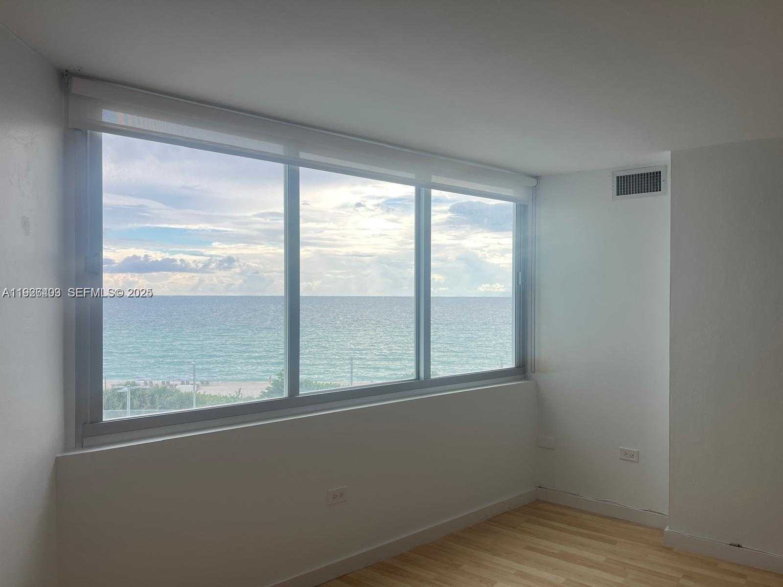 Small Image of 7135 COLLINS AVE #512, Miami Beach Number 3