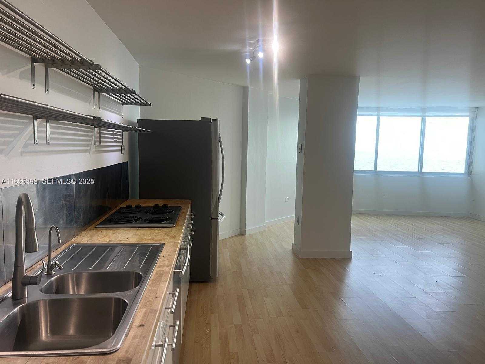 Small Image of 7135 COLLINS AVE #512, Miami Beach Number 4