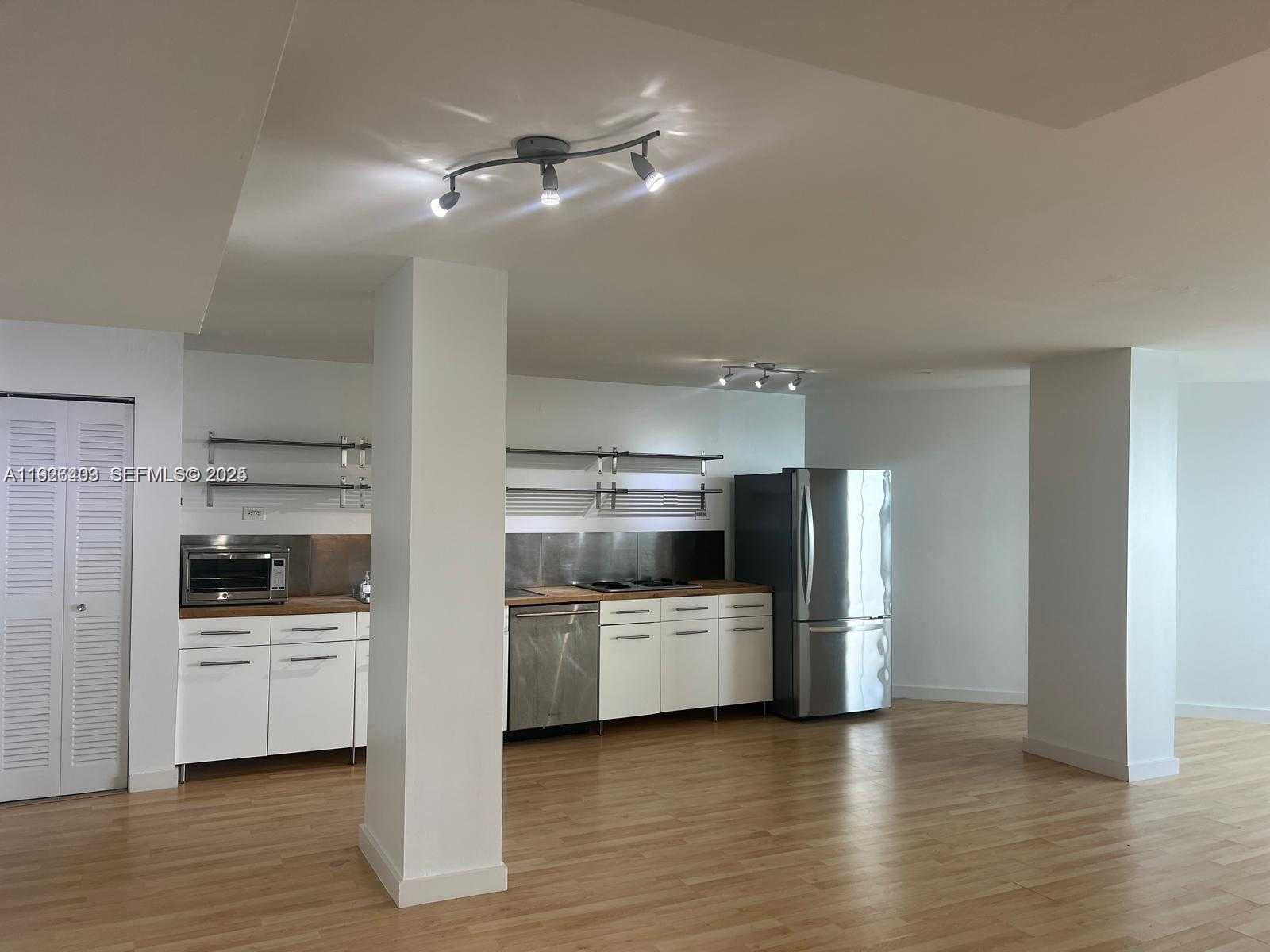 Small Image of 7135 COLLINS AVE #512, Miami Beach Number 5