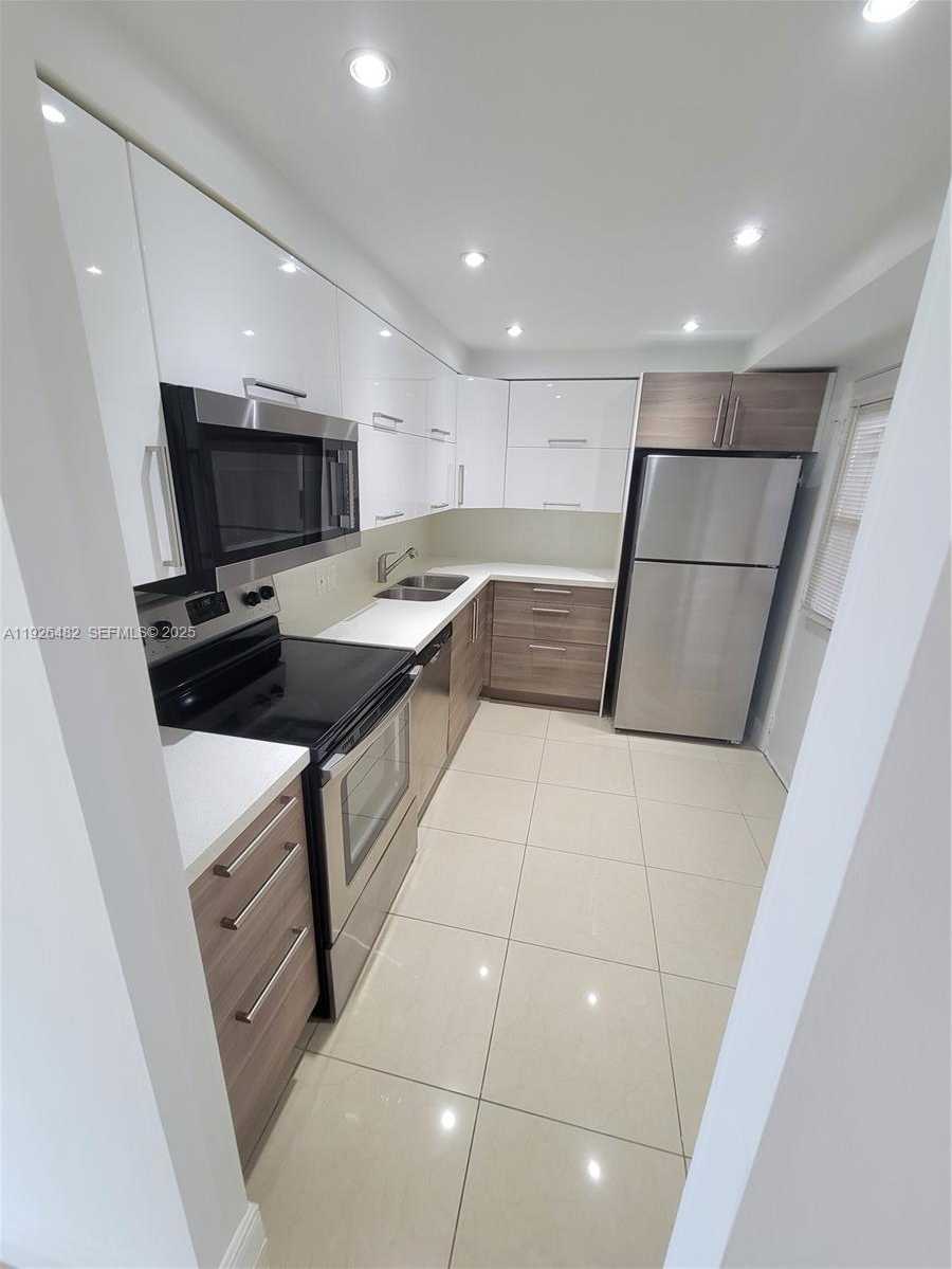 Small Image of 3301 NORTH COUNTRY CLUB DR #811, Aventura Number 10