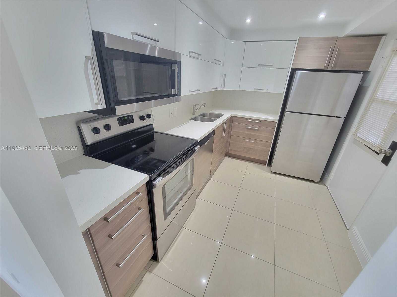 Small Image of 3301 NORTH COUNTRY CLUB DR #811, Aventura Number 11