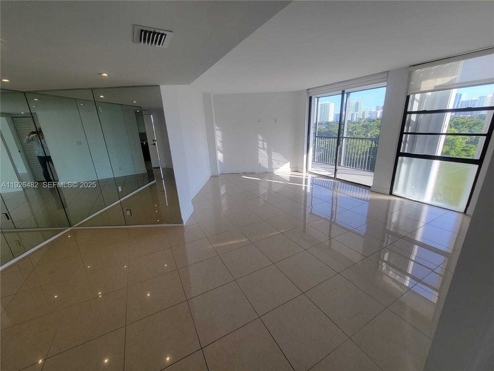 Small Image of 3301 NORTH COUNTRY CLUB DR #811, Aventura Number 12