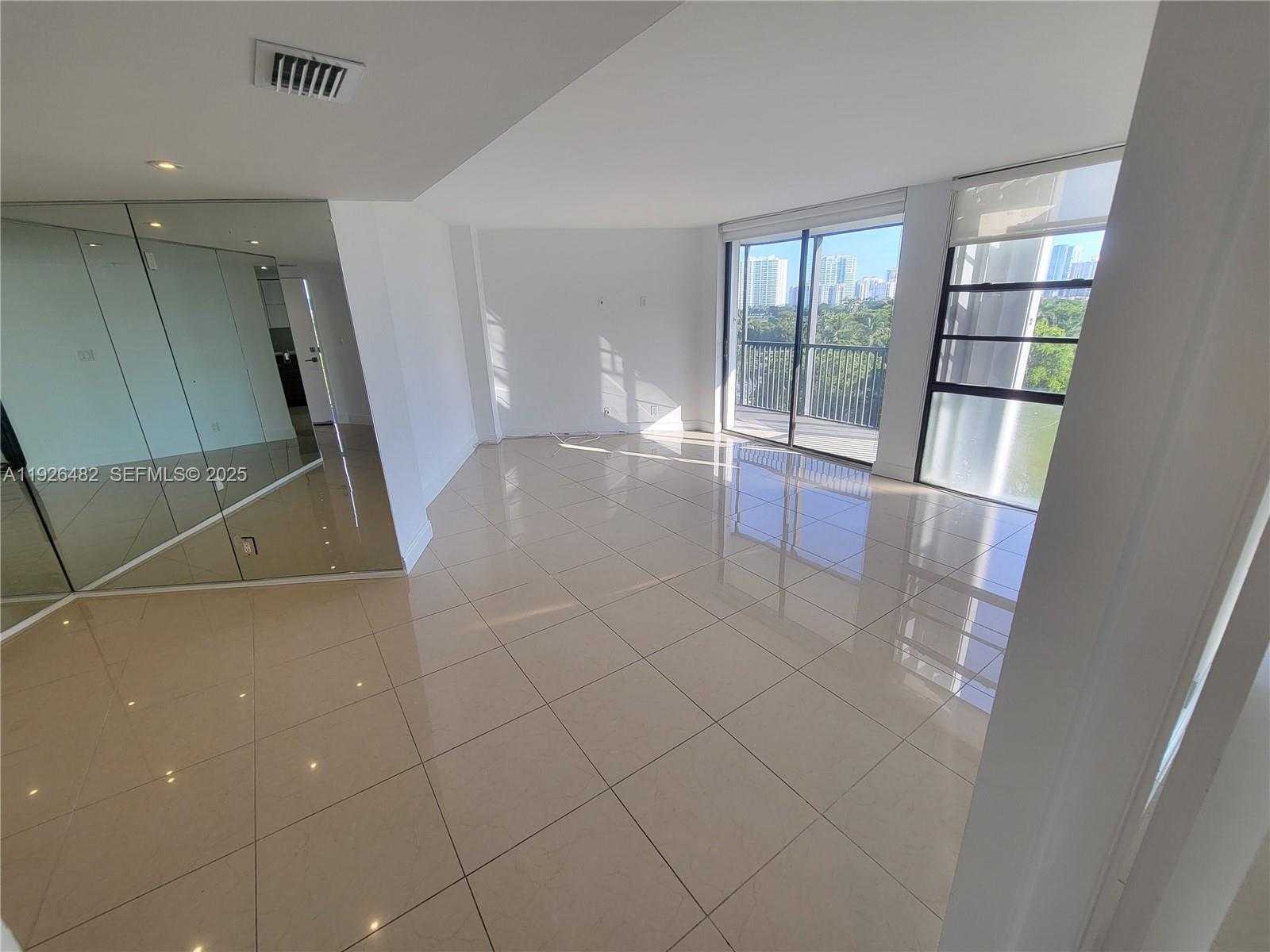 Small Image of 3301 NORTH COUNTRY CLUB DR #811, Aventura Number 13