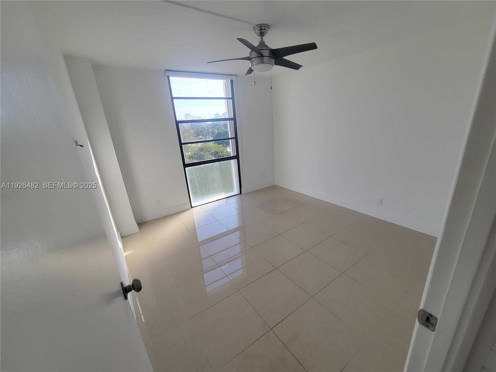 Small Image of 3301 NORTH COUNTRY CLUB DR #811, Aventura Number 14