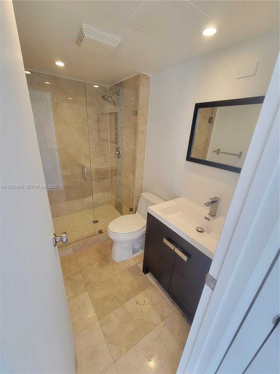 Small Image of 3301 NORTH COUNTRY CLUB DR #811, Aventura Number 15