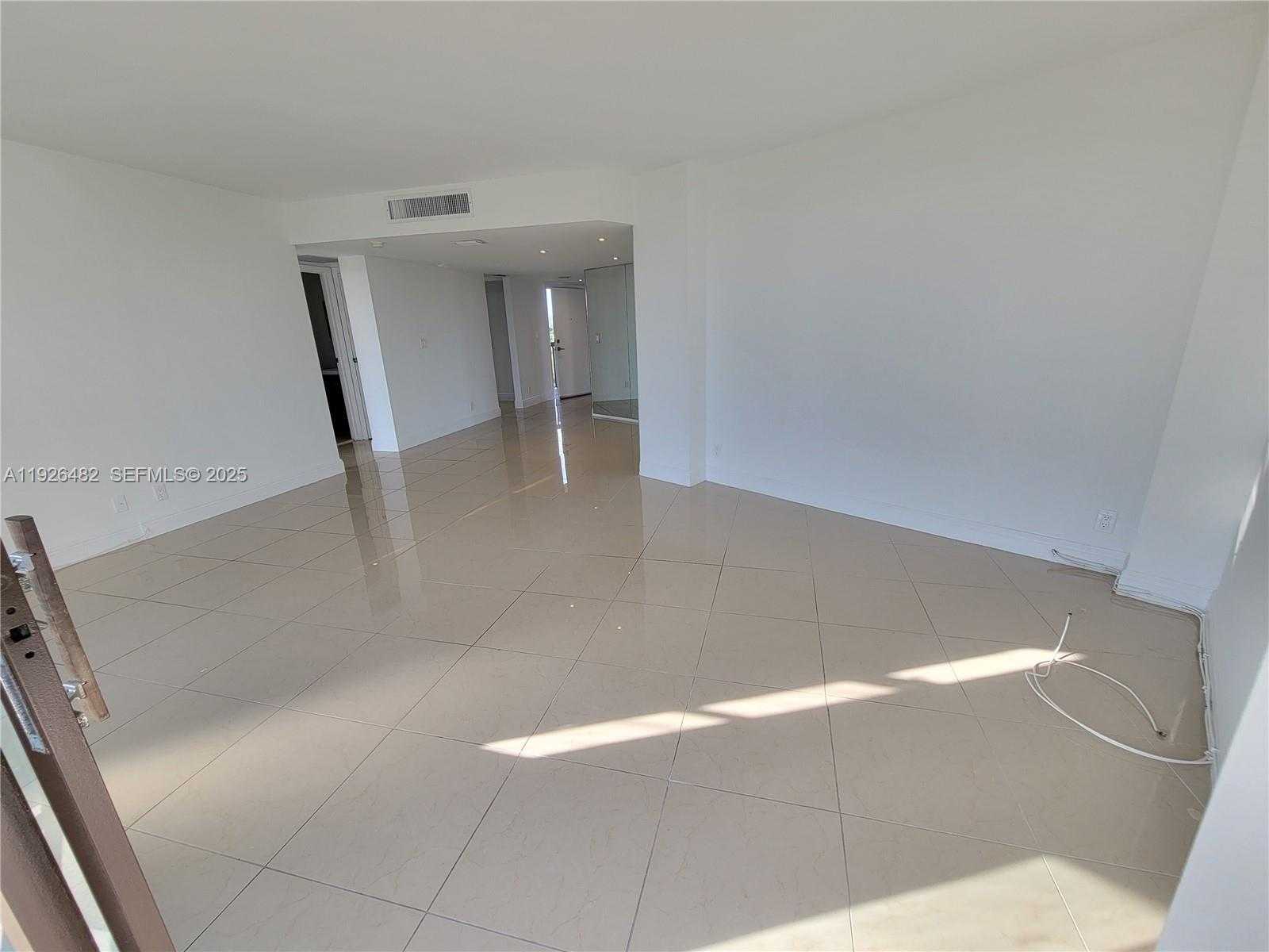 Small Image of 3301 NORTH COUNTRY CLUB DR #811, Aventura Number 16