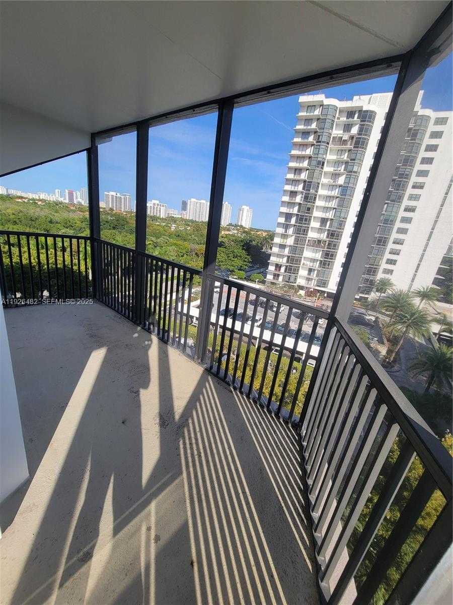 Small Image of 3301 NORTH COUNTRY CLUB DR #811, Aventura Number 18