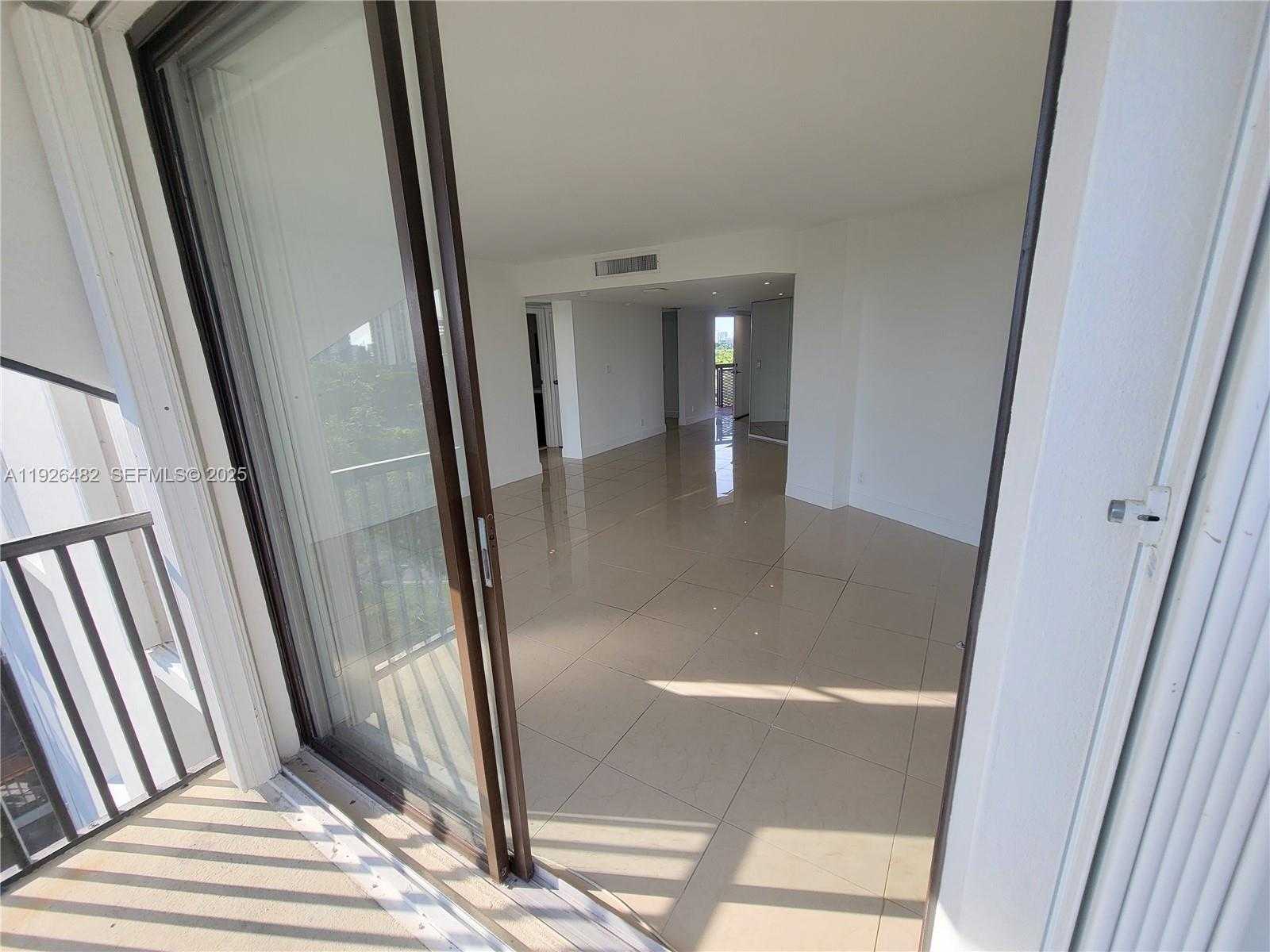 Small Image of 3301 NORTH COUNTRY CLUB DR #811, Aventura Number 20