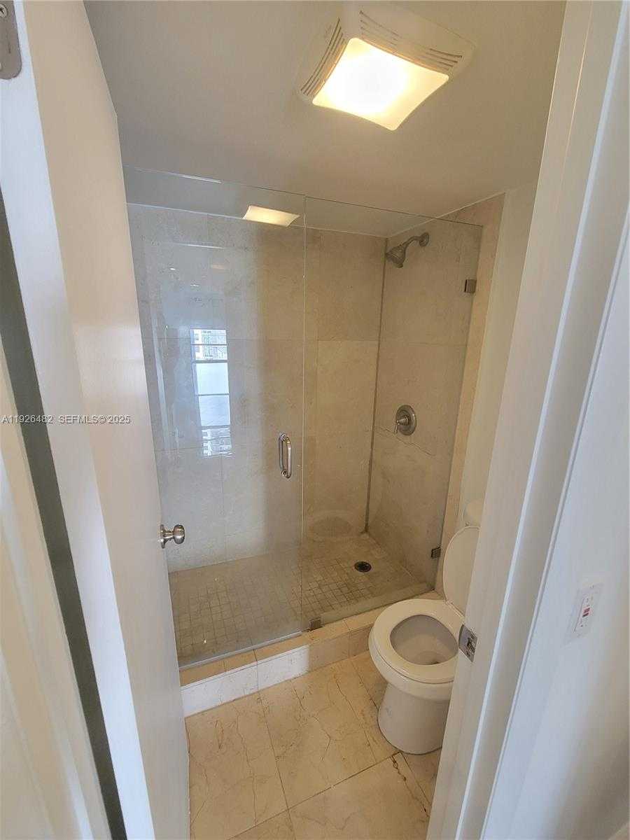 Small Image of 3301 NORTH COUNTRY CLUB DR #811, Aventura Number 5