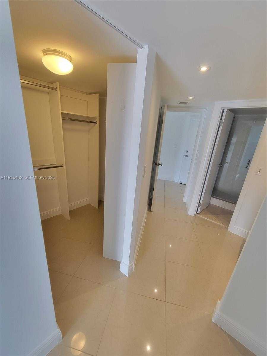 Small Image of 3301 NORTH COUNTRY CLUB DR #811, Aventura Number 8