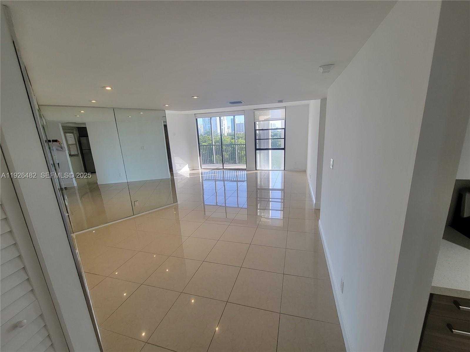 Small Image of 3301 NORTH COUNTRY CLUB DR #811, Aventura Number 9