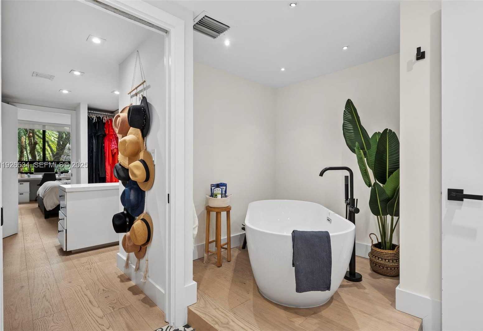 Small Image of 141 CRANDON BLVD #237, Key Biscayne Number 19