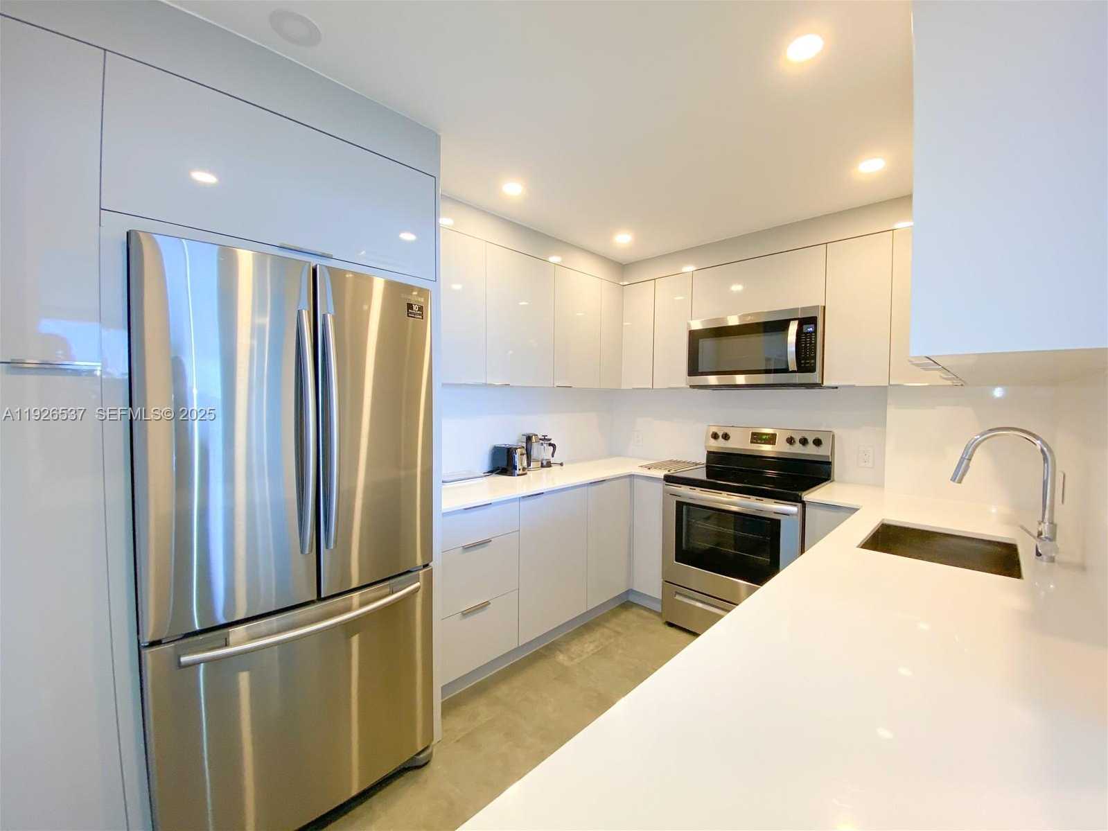 Small Image of 100 BAYVIEW DR #1506, Sunny Isles Beach Number 10