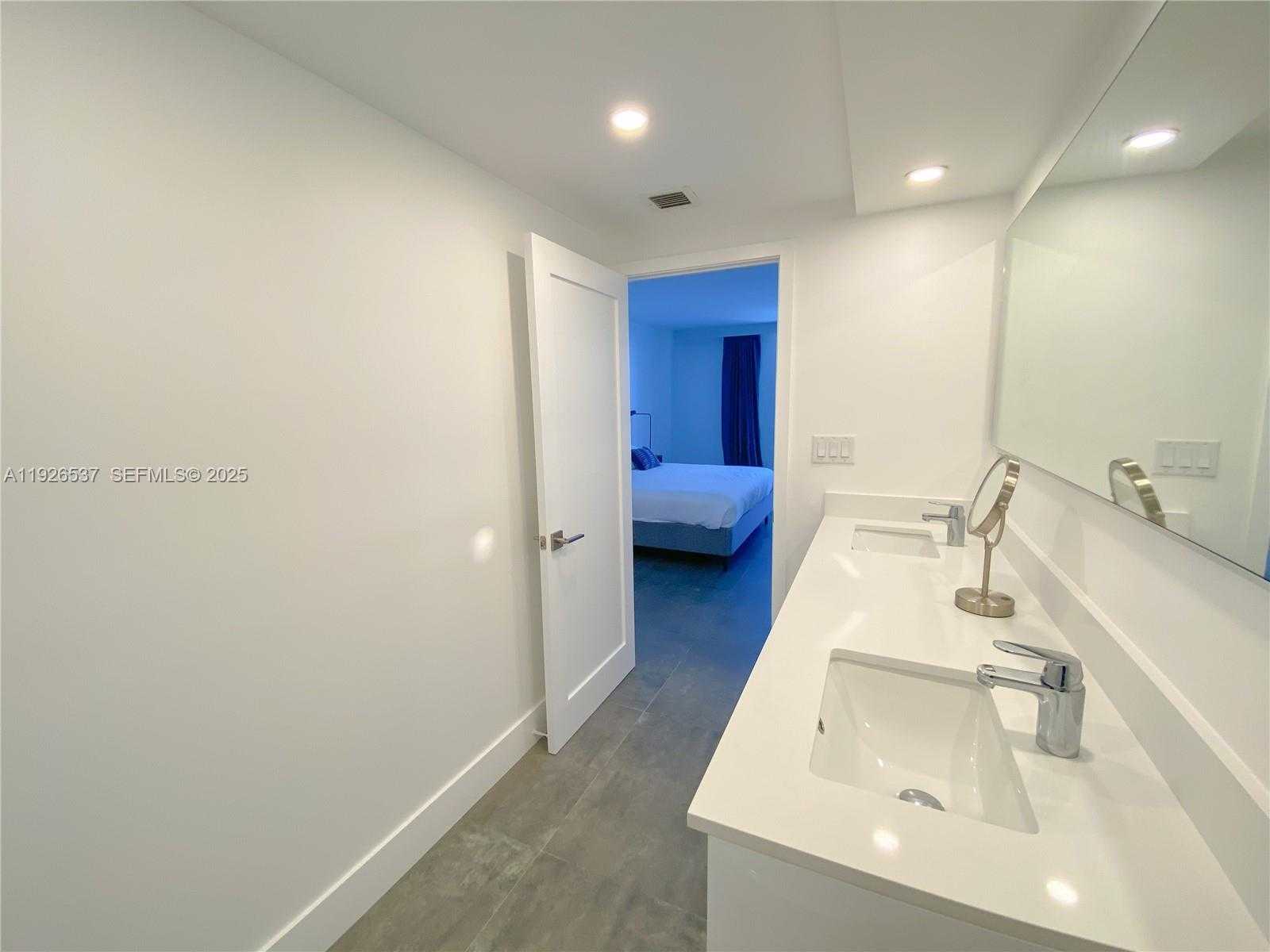Small Image of 100 BAYVIEW DR #1506, Sunny Isles Beach Number 18