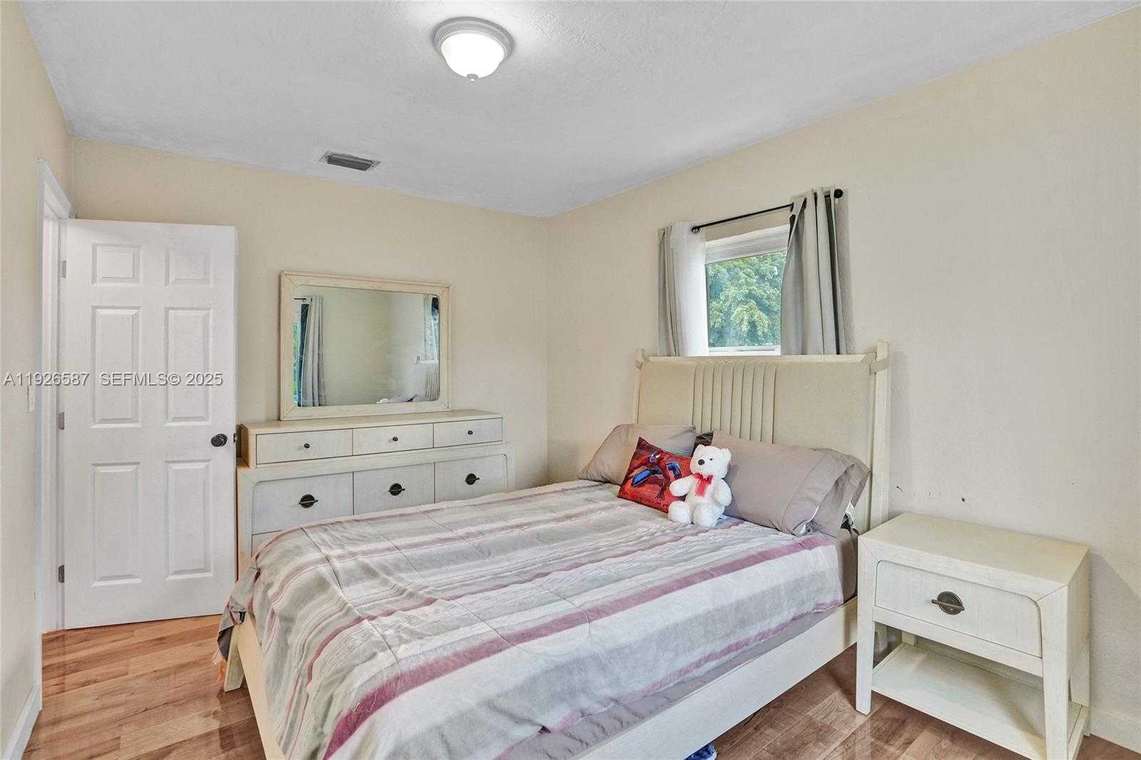 Small Image of 1300 NORTH WEST 87TH ST, Miami Number 14