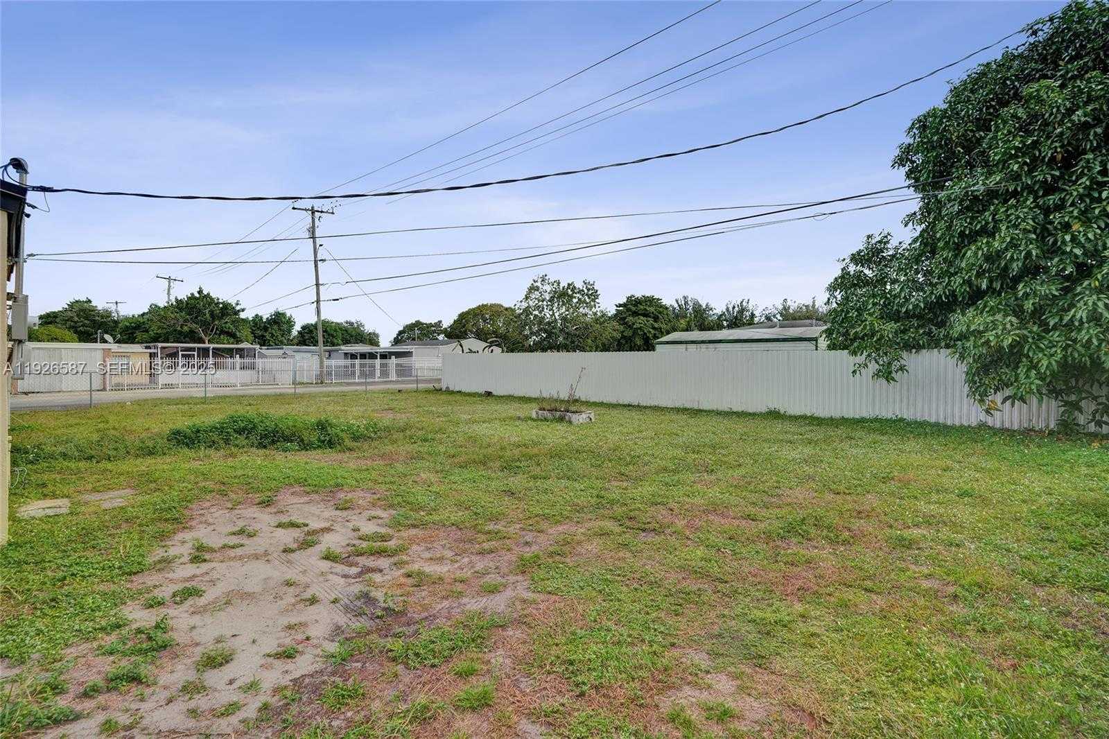 Small Image of 1300 NORTH WEST 87TH ST, Miami Number 25