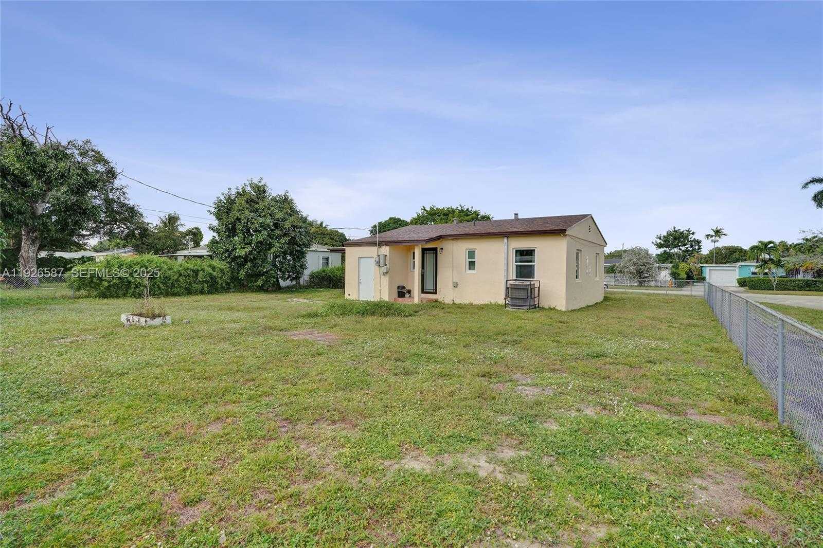 Small Image of 1300 NORTH WEST 87TH ST, Miami Number 27