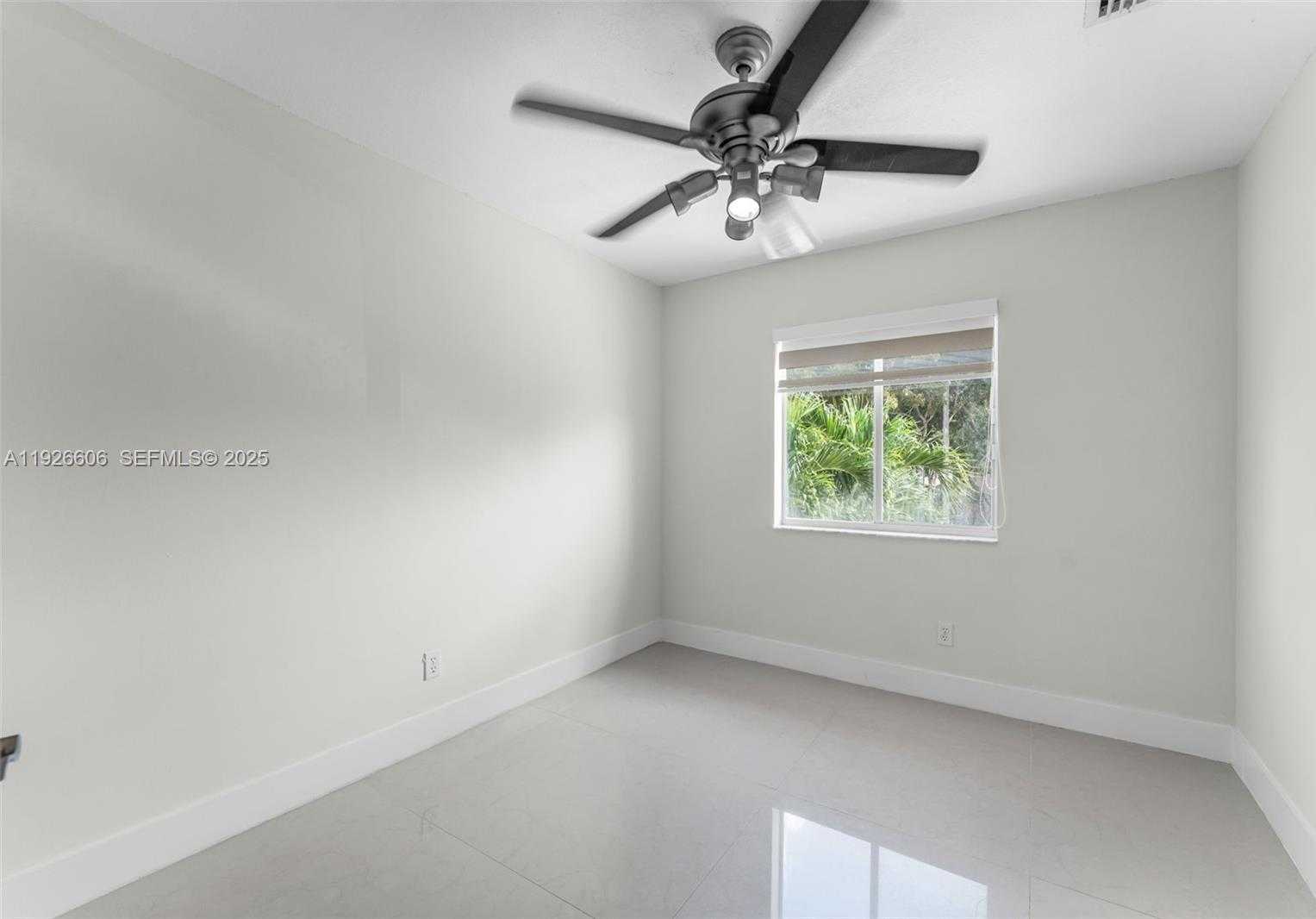 Small Image of 17542 SOUTH WEST 139TH CT, Miami Number 12