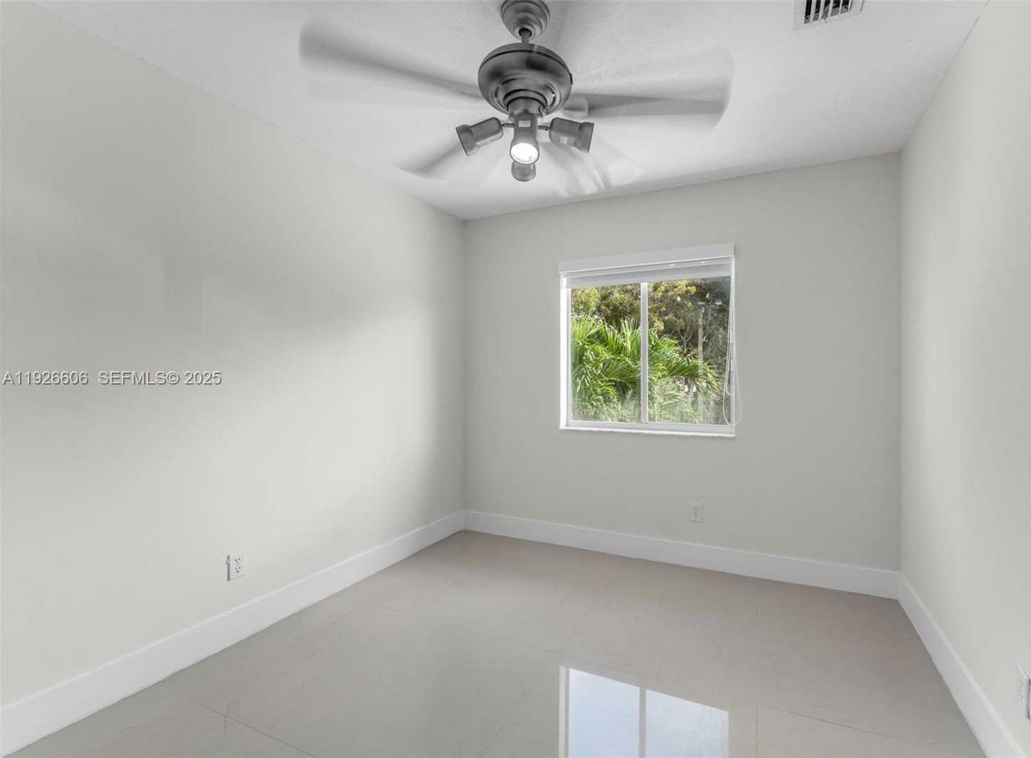 Small Image of 17542 SOUTH WEST 139TH CT, Miami Number 14