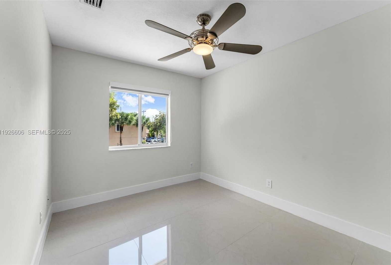 Small Image of 17542 SOUTH WEST 139TH CT, Miami Number 15