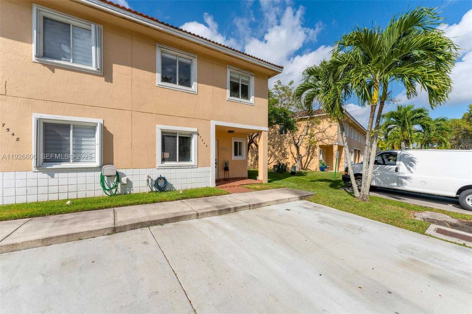 Small Image of 17542 SOUTH WEST 139TH CT, Miami Number 2