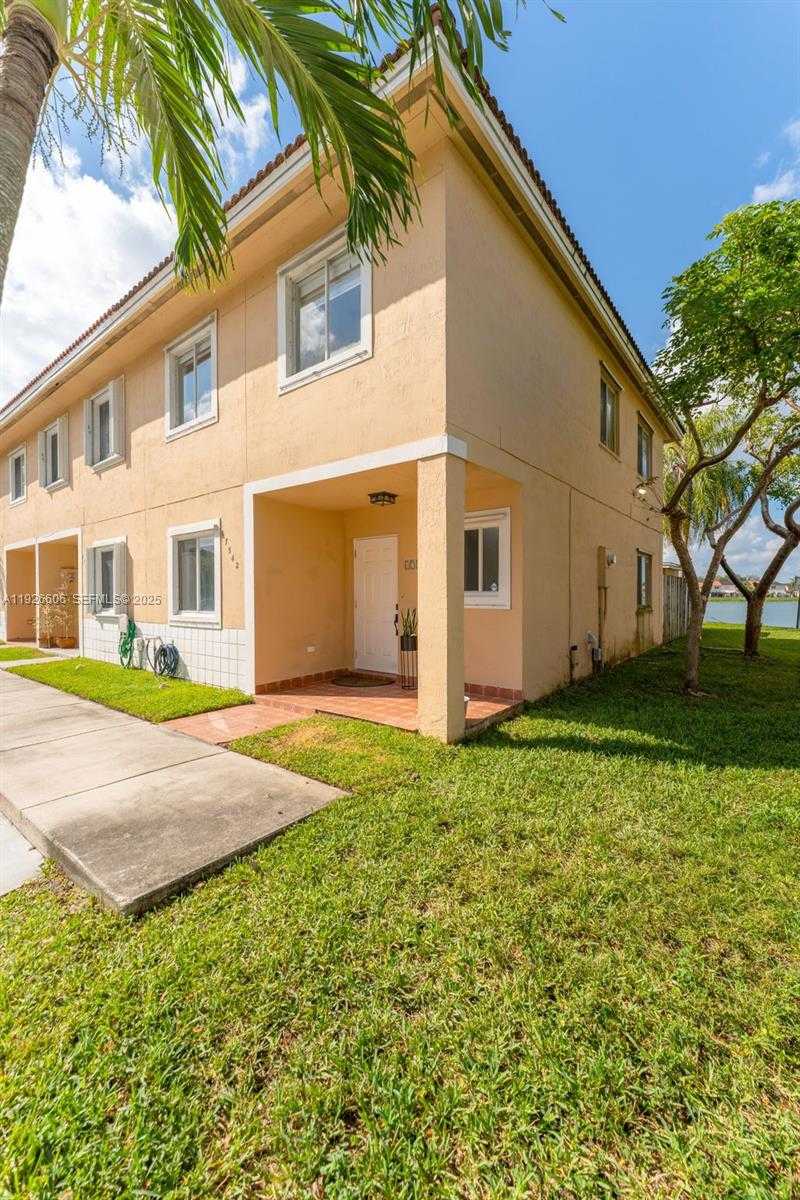 Small Image of 17542 SOUTH WEST 139TH CT, Miami Number 3
