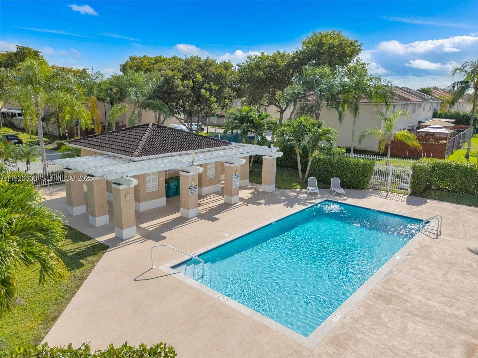 Small Image of 17542 SOUTH WEST 139TH CT, Miami Number 32