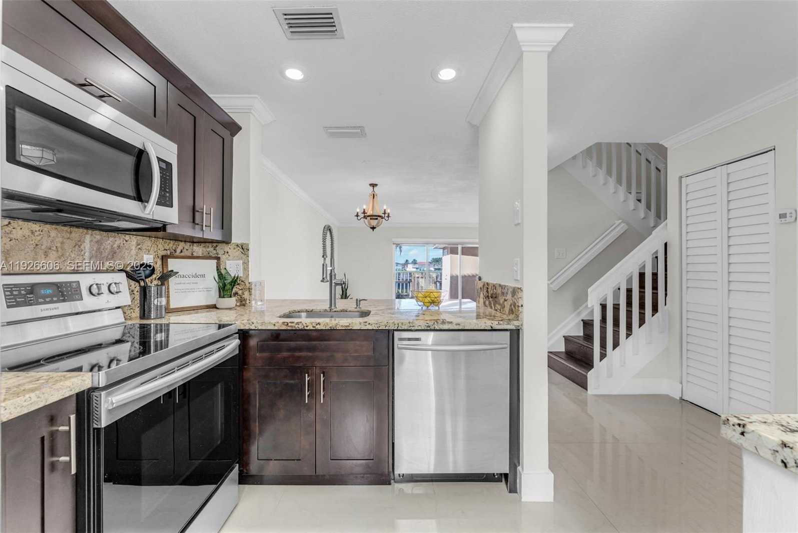 Small Image of 17542 SOUTH WEST 139TH CT, Miami Number 5