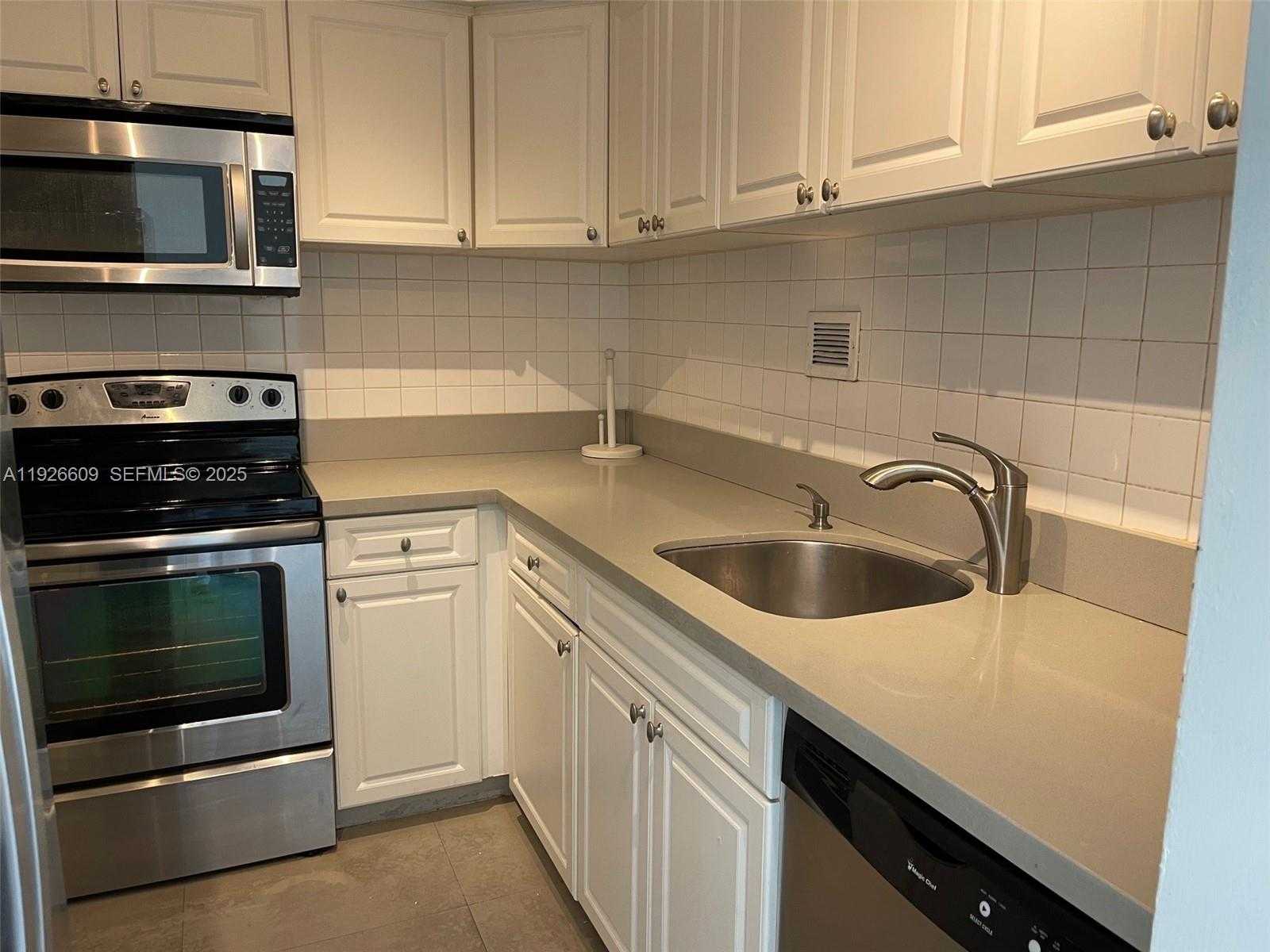 Small Image of 1000 WEST AVE #409, Miami Beach Number 3