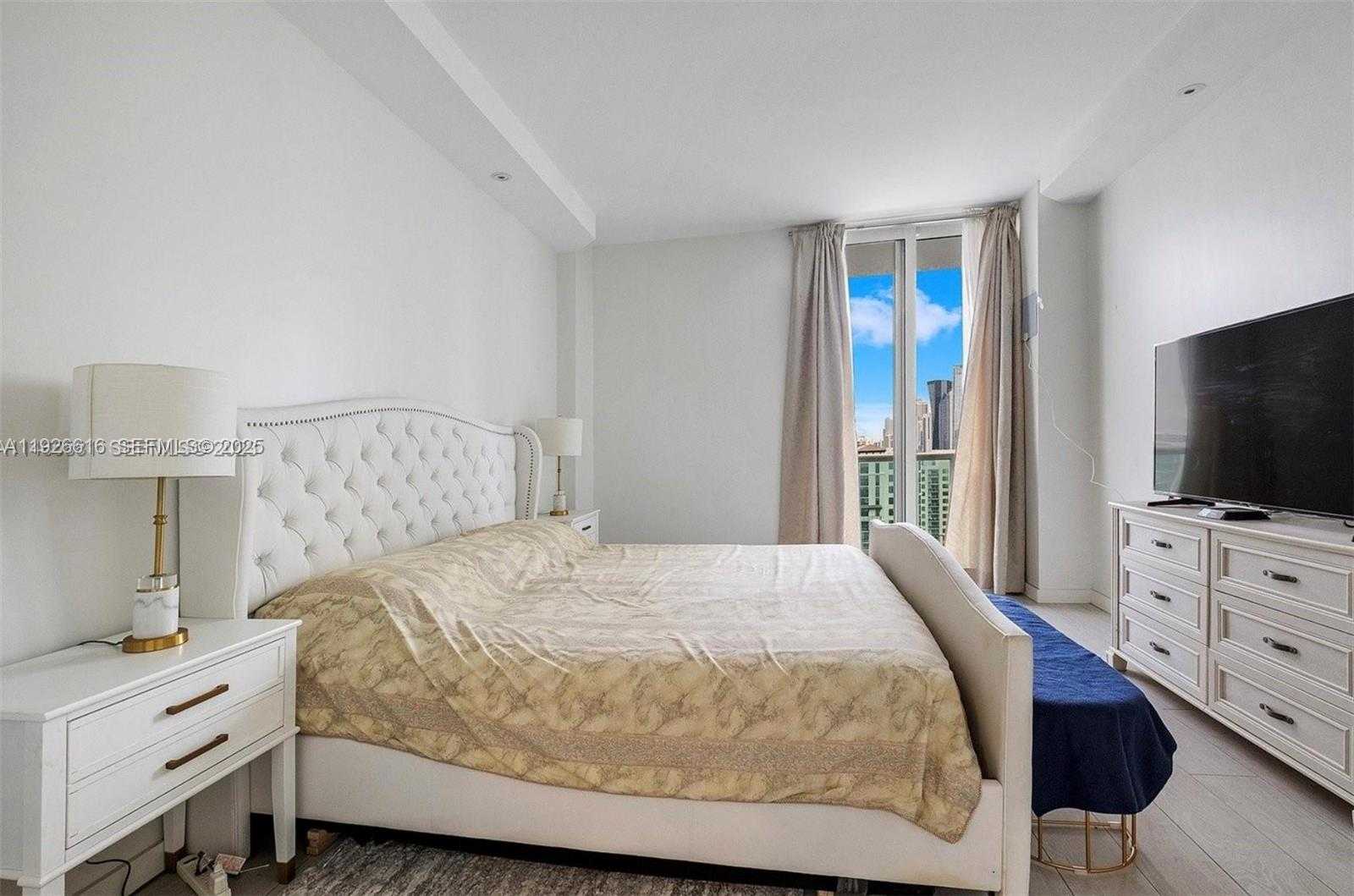 Small Image of 100 BAYVIEW DR #ph 31, Sunny Isles Beach Number 10