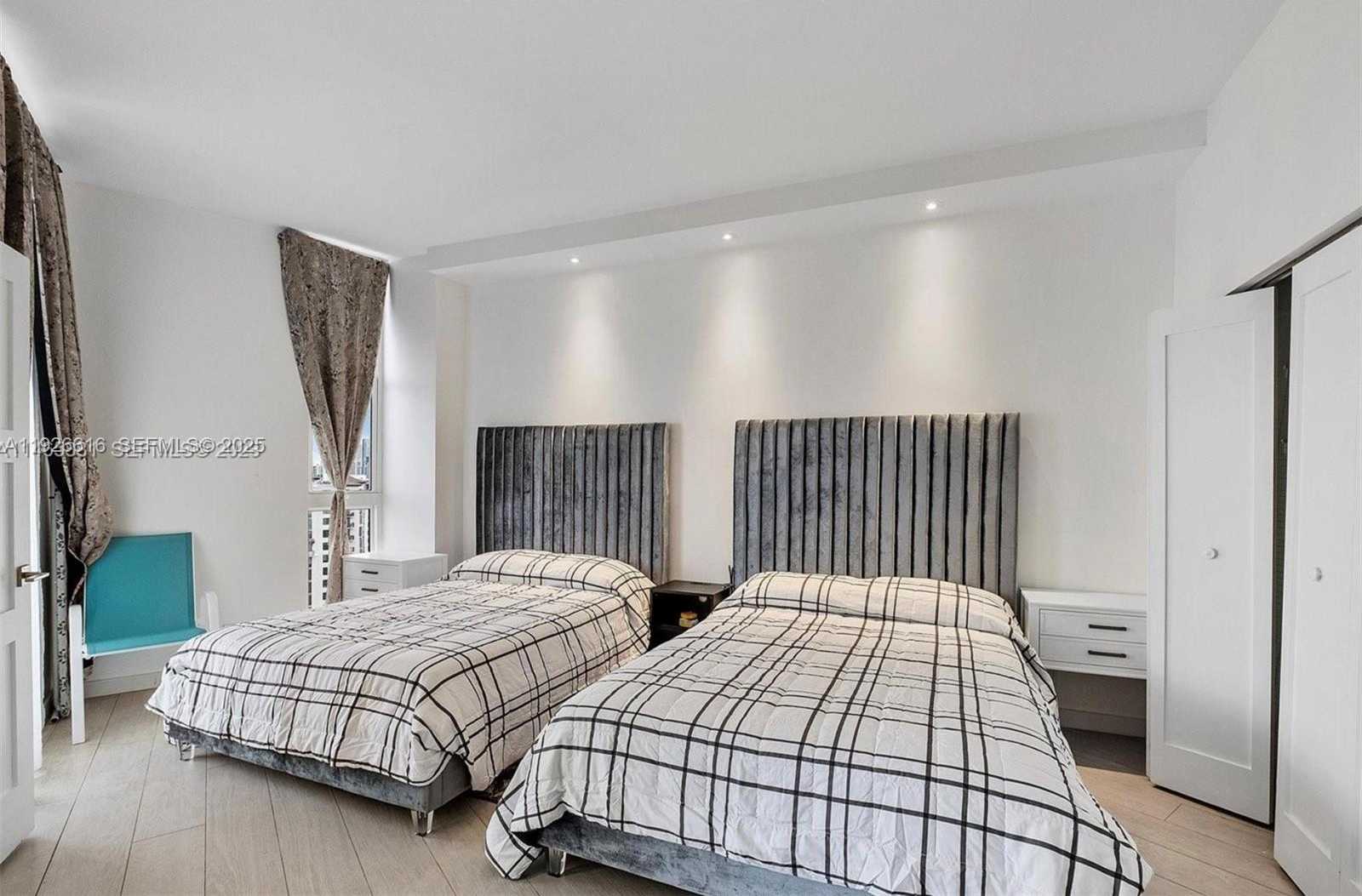 Small Image of 100 BAYVIEW DR #ph 31, Sunny Isles Beach Number 11