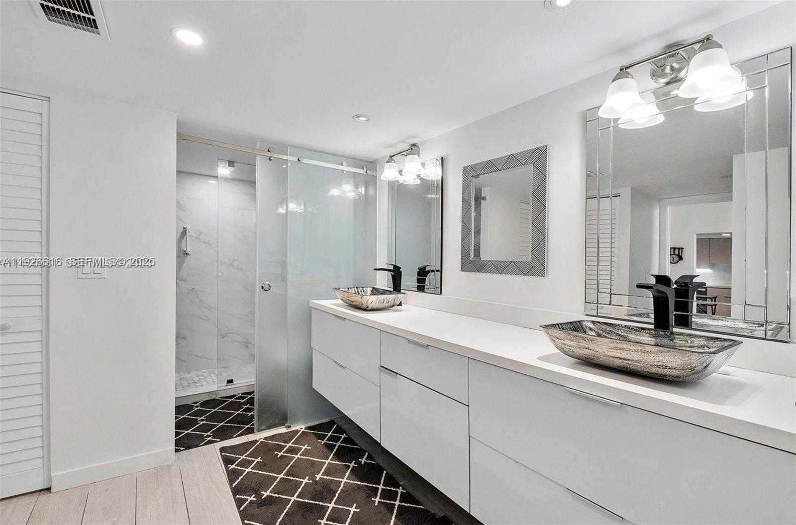 Small Image of 100 BAYVIEW DR #ph 31, Sunny Isles Beach Number 5