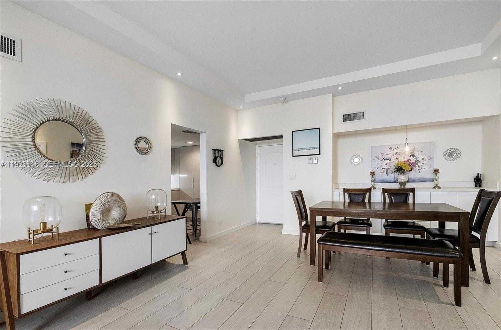 Small Image of 100 BAYVIEW DR #ph 31, Sunny Isles Beach Number 6