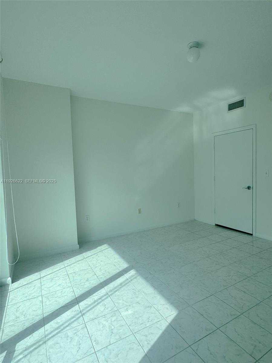 Small Image of 244 BISCAYNE BLVD #1405, Miami Number 9
