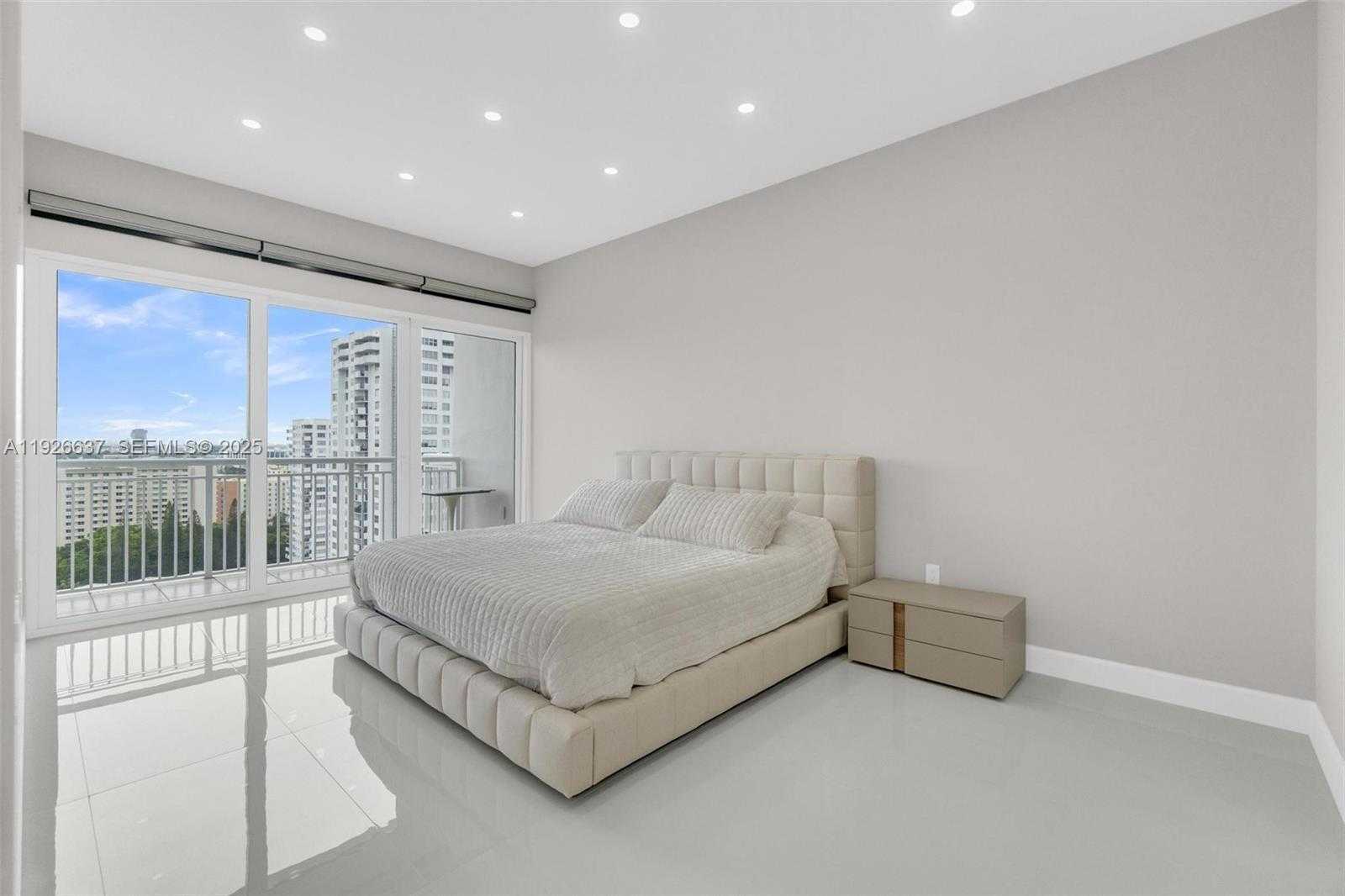 Small Image of 18011 BISCAYNE BLVD #PH04, Aventura Number 11