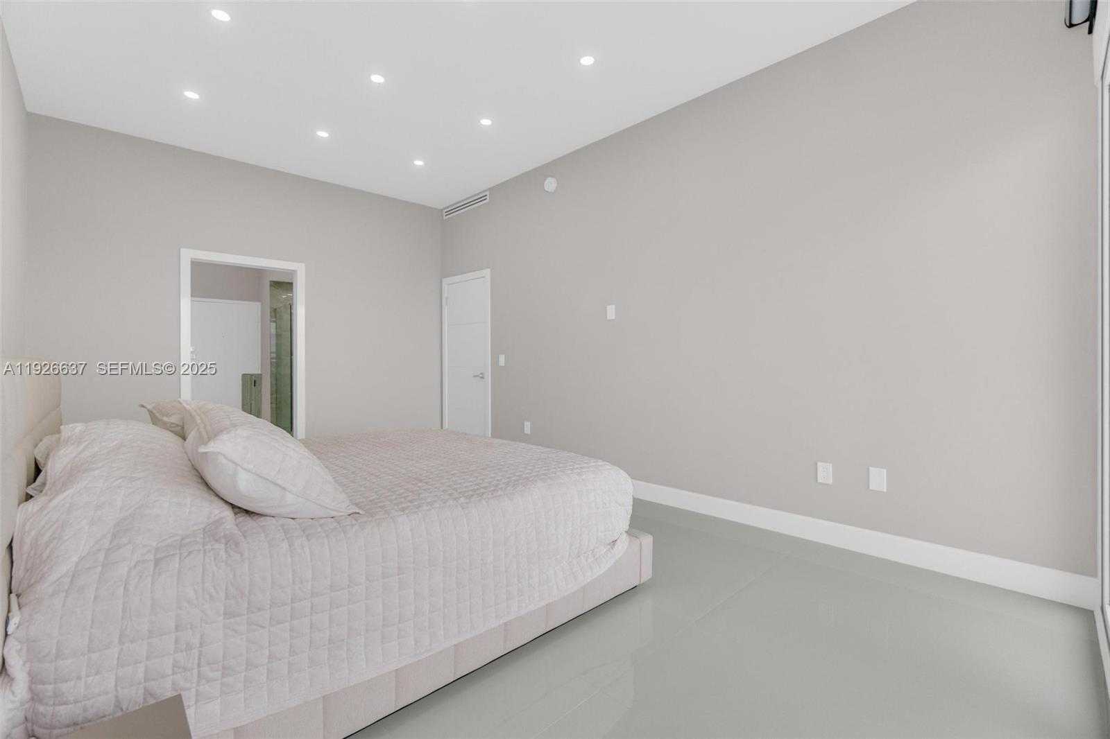 Small Image of 18011 BISCAYNE BLVD #PH04, Aventura Number 12