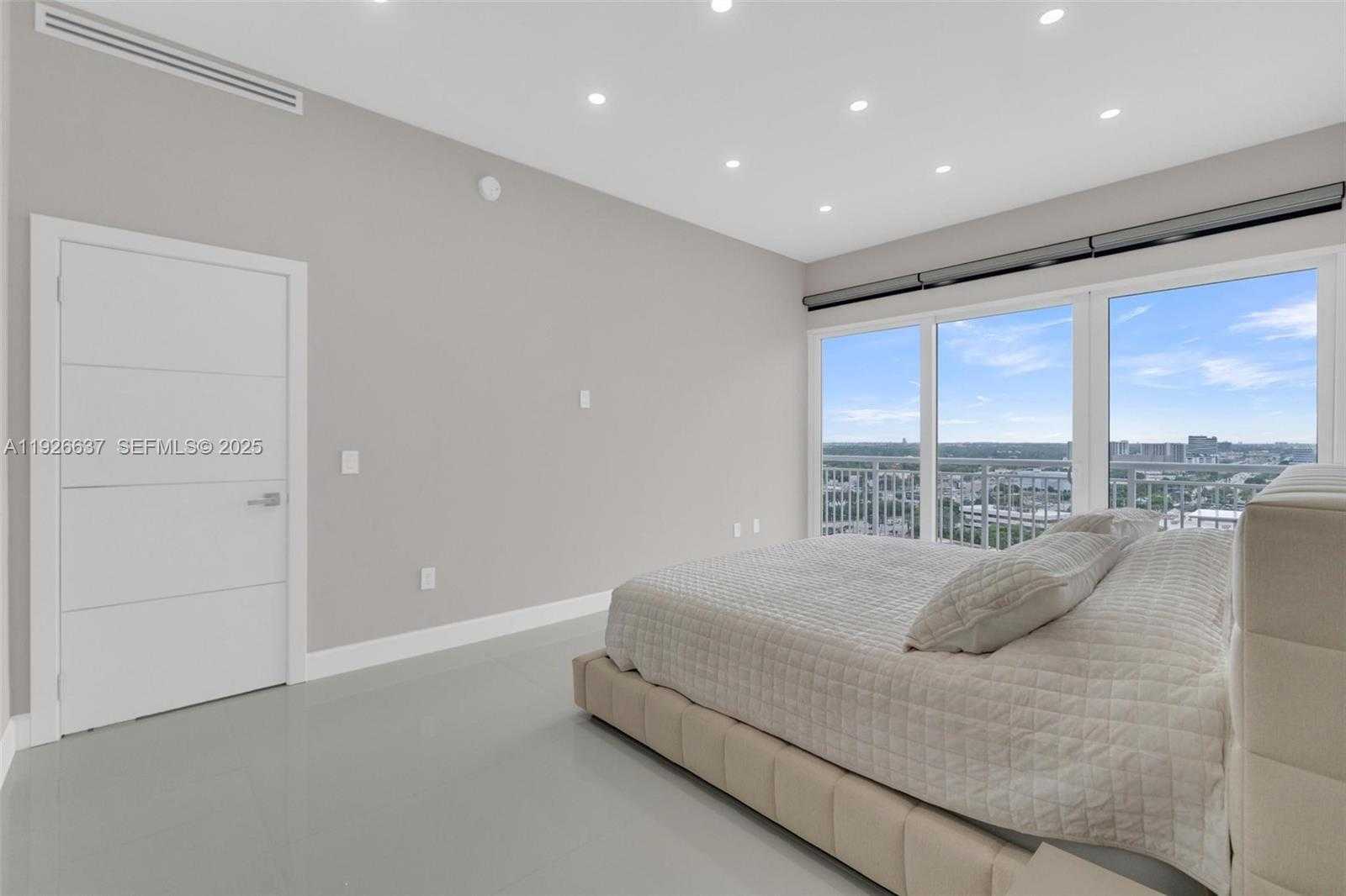 Small Image of 18011 BISCAYNE BLVD #PH04, Aventura Number 13