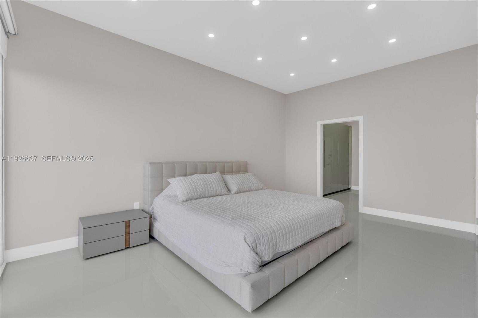 Small Image of 18011 BISCAYNE BLVD #PH04, Aventura Number 14