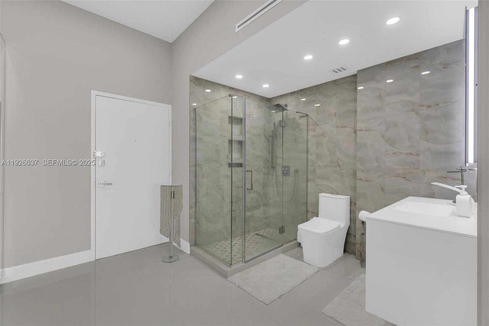 Small Image of 18011 BISCAYNE BLVD #PH04, Aventura Number 15