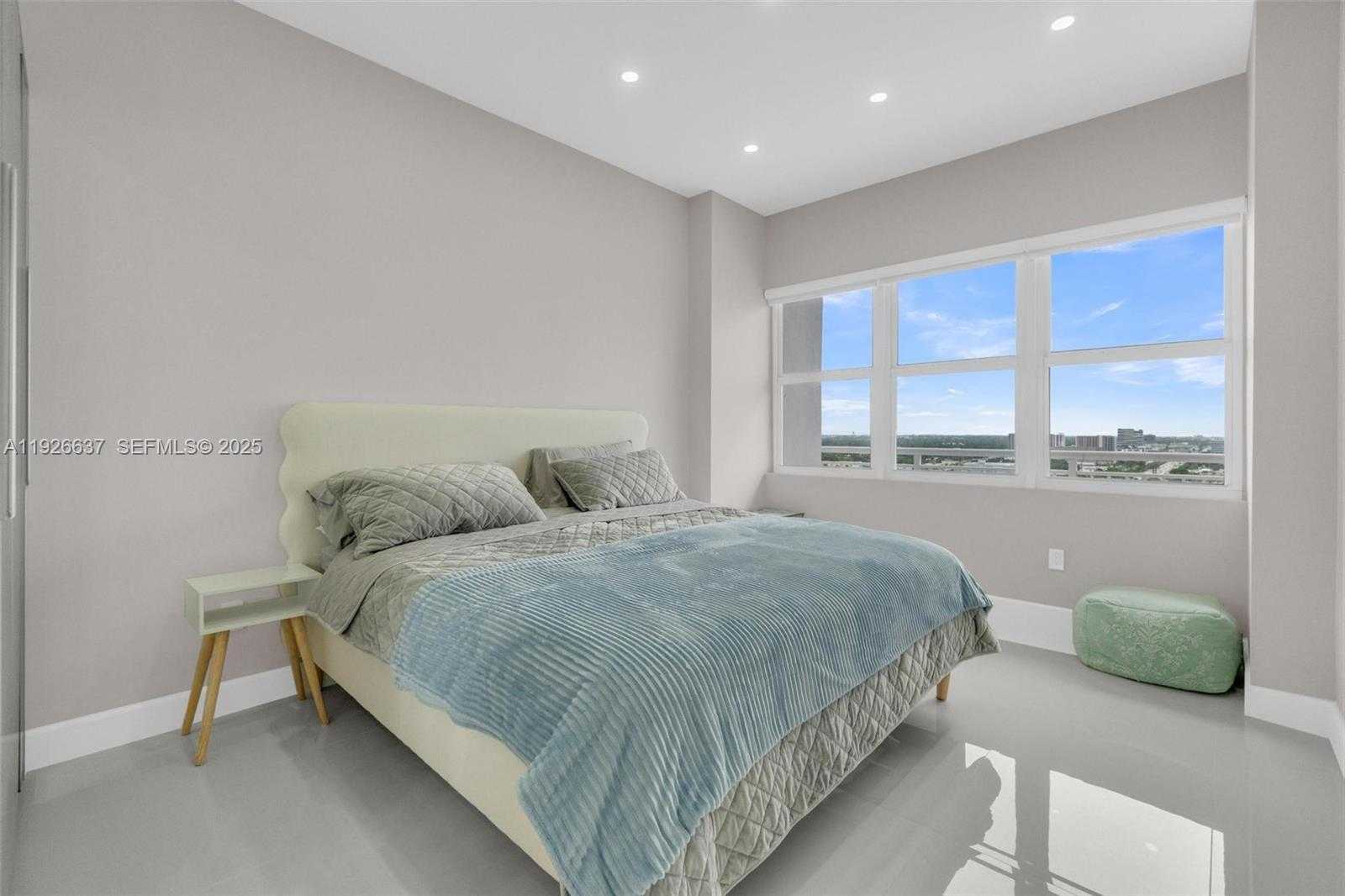 Small Image of 18011 BISCAYNE BLVD #PH04, Aventura Number 17