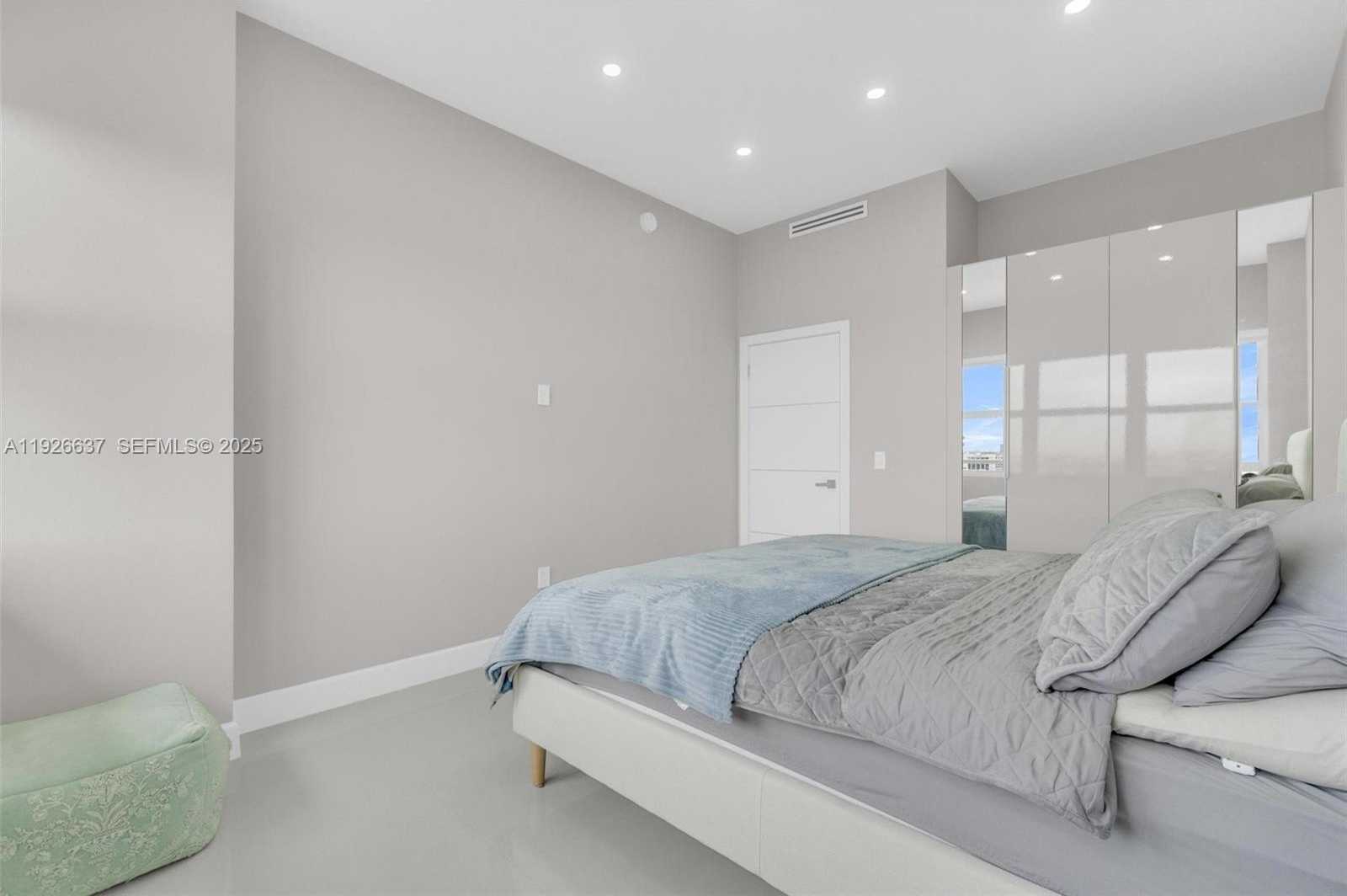 Small Image of 18011 BISCAYNE BLVD #PH04, Aventura Number 18