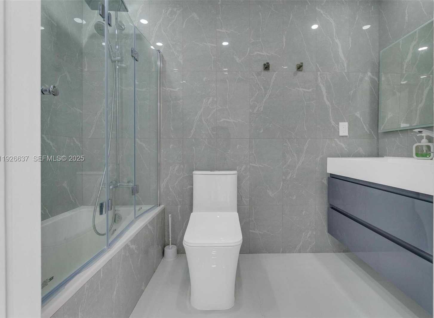 Small Image of 18011 BISCAYNE BLVD #PH04, Aventura Number 19